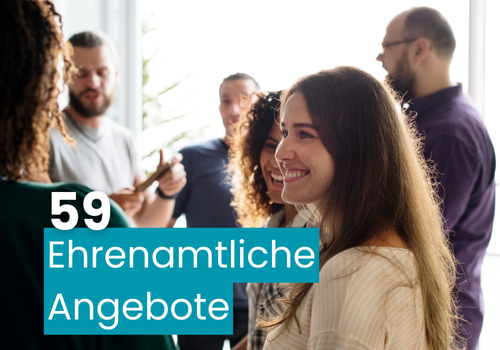 Das Bild zeigt eine Gruppe von Menschen, die sich unterhalten und den Text "59 ehrenamtliche Angebote"