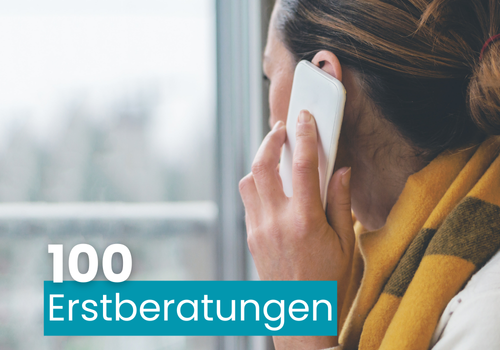 Das Bild zeigt eine Frau mit Handy und den Text "100 Erstberatungen"